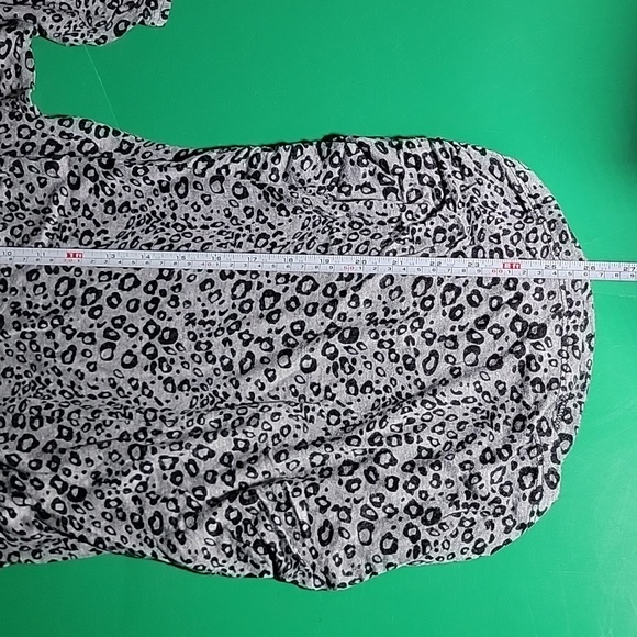 Robin's Nest Gray & Black Animal Print Maternity Top (Appears S/M Read Below) L - Picture 11 of 12